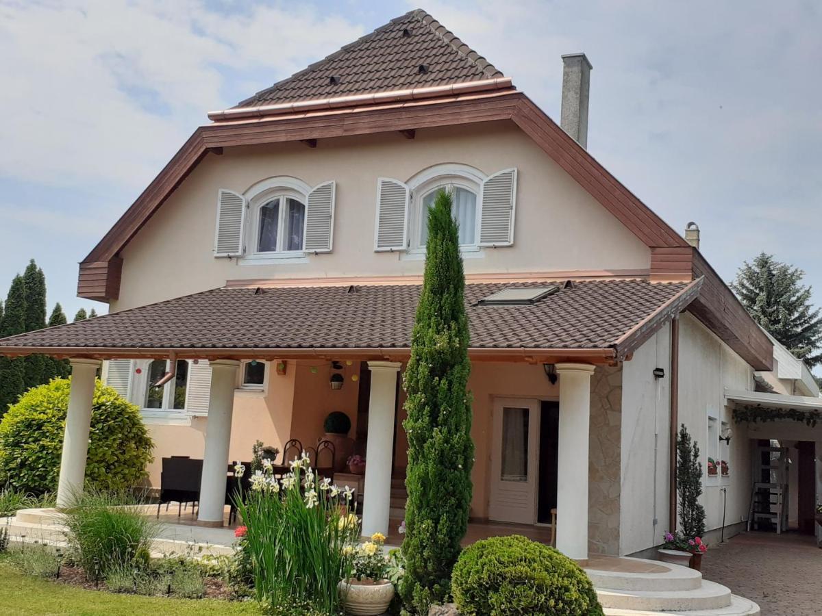 Csopak Mariann Apartman Bagian luar foto